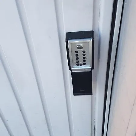 F2 Moeblierte 2,5 - 60 M2 Lägenhet *